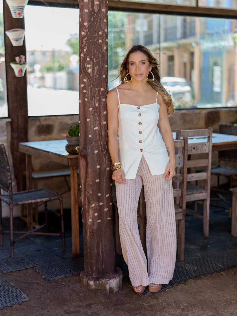 CALÇA DE RENDA FLARE COM ROLOTE