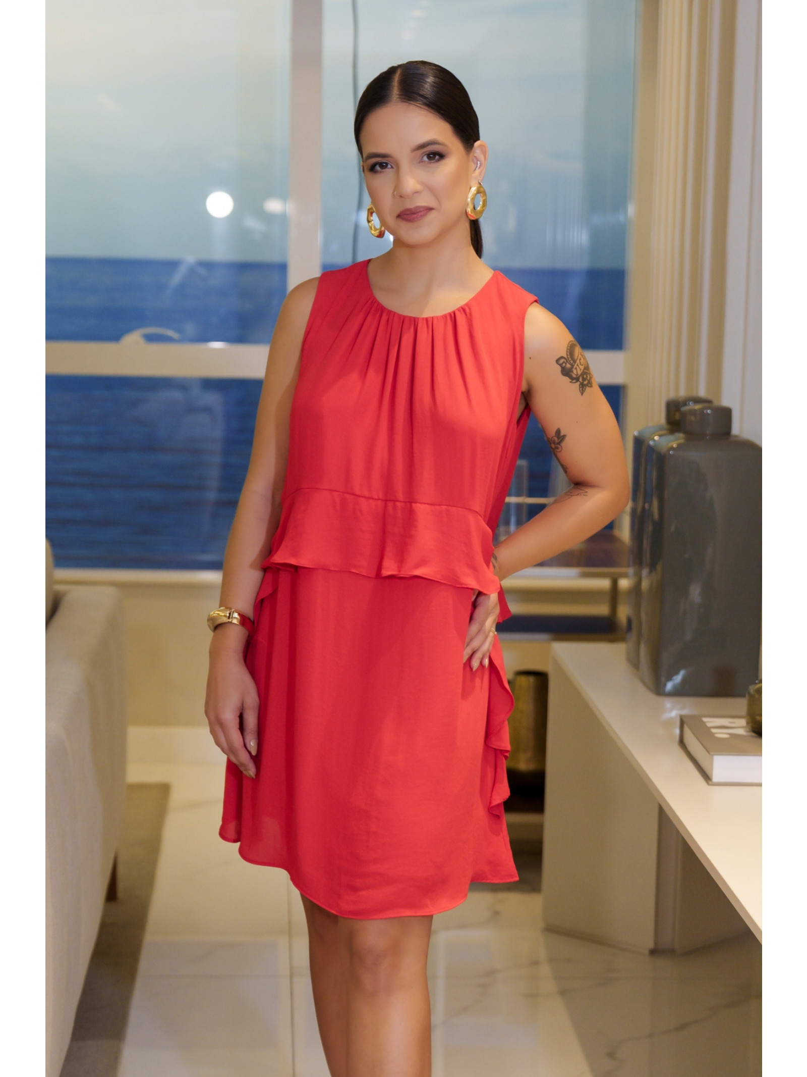 VESTIDO CREPE BABADOS NA FRENTE