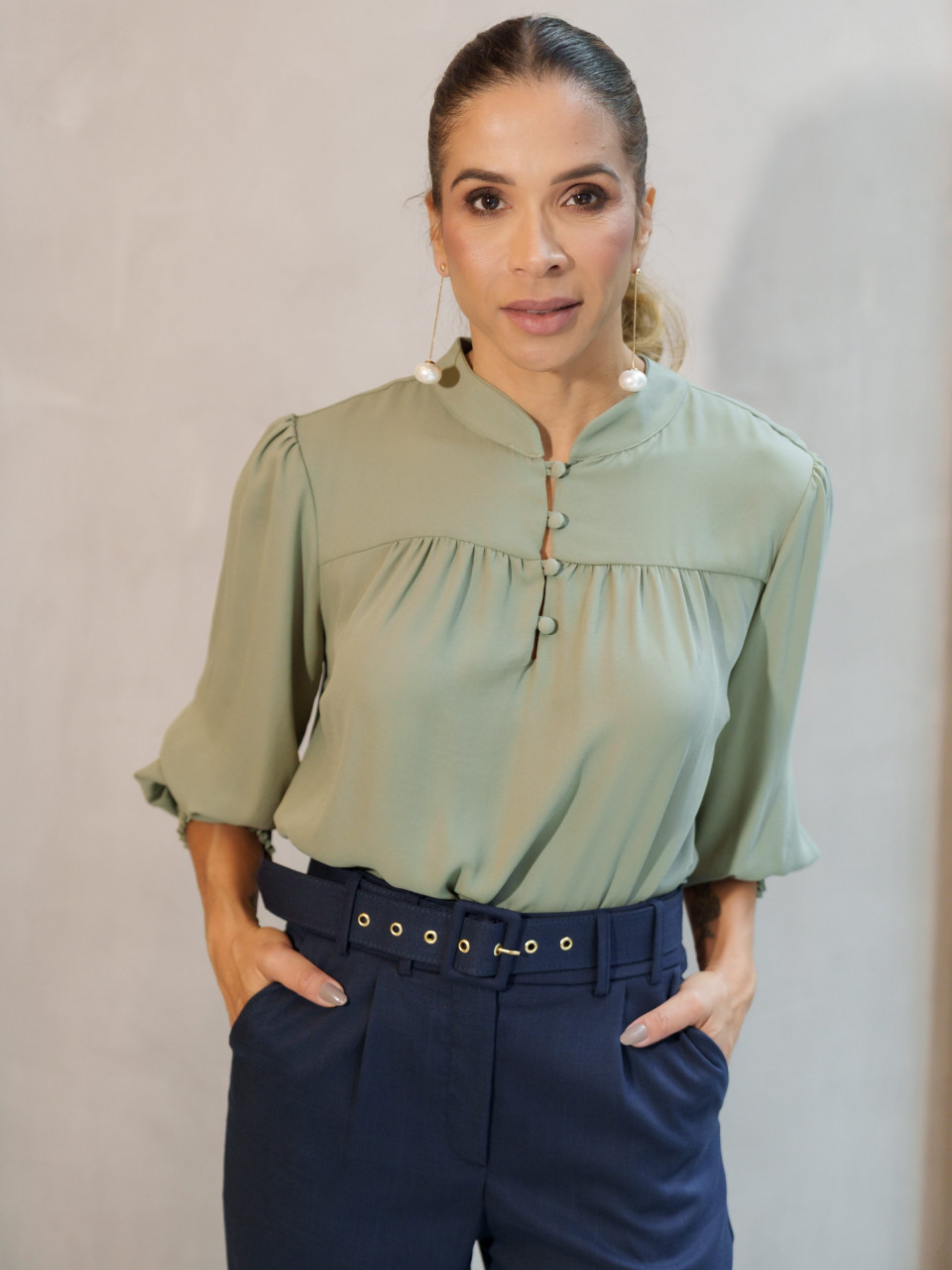 BLUSA CREPE GOLA C/ BOTÃO