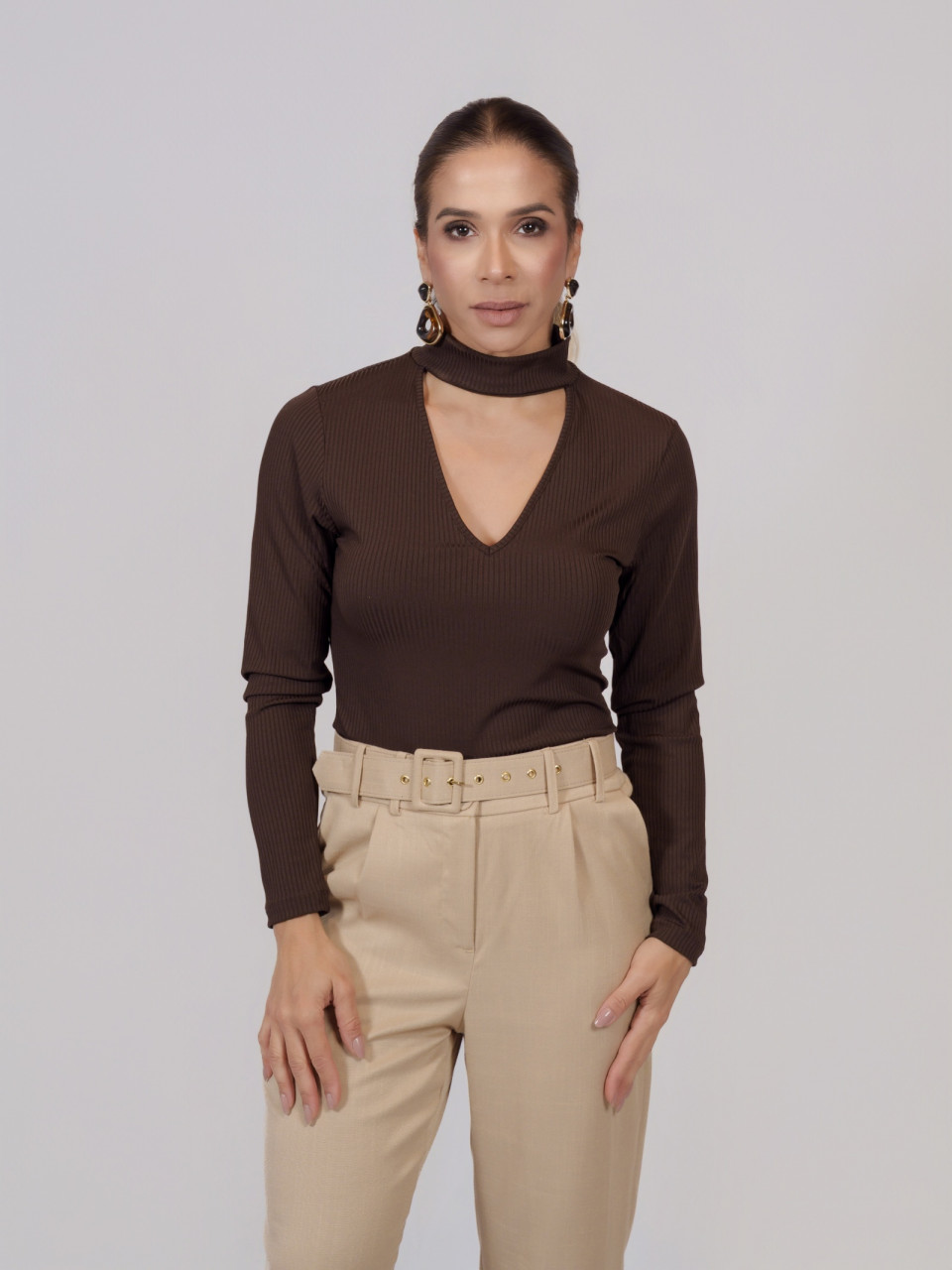 BLUSA CANELADA DECOTE V